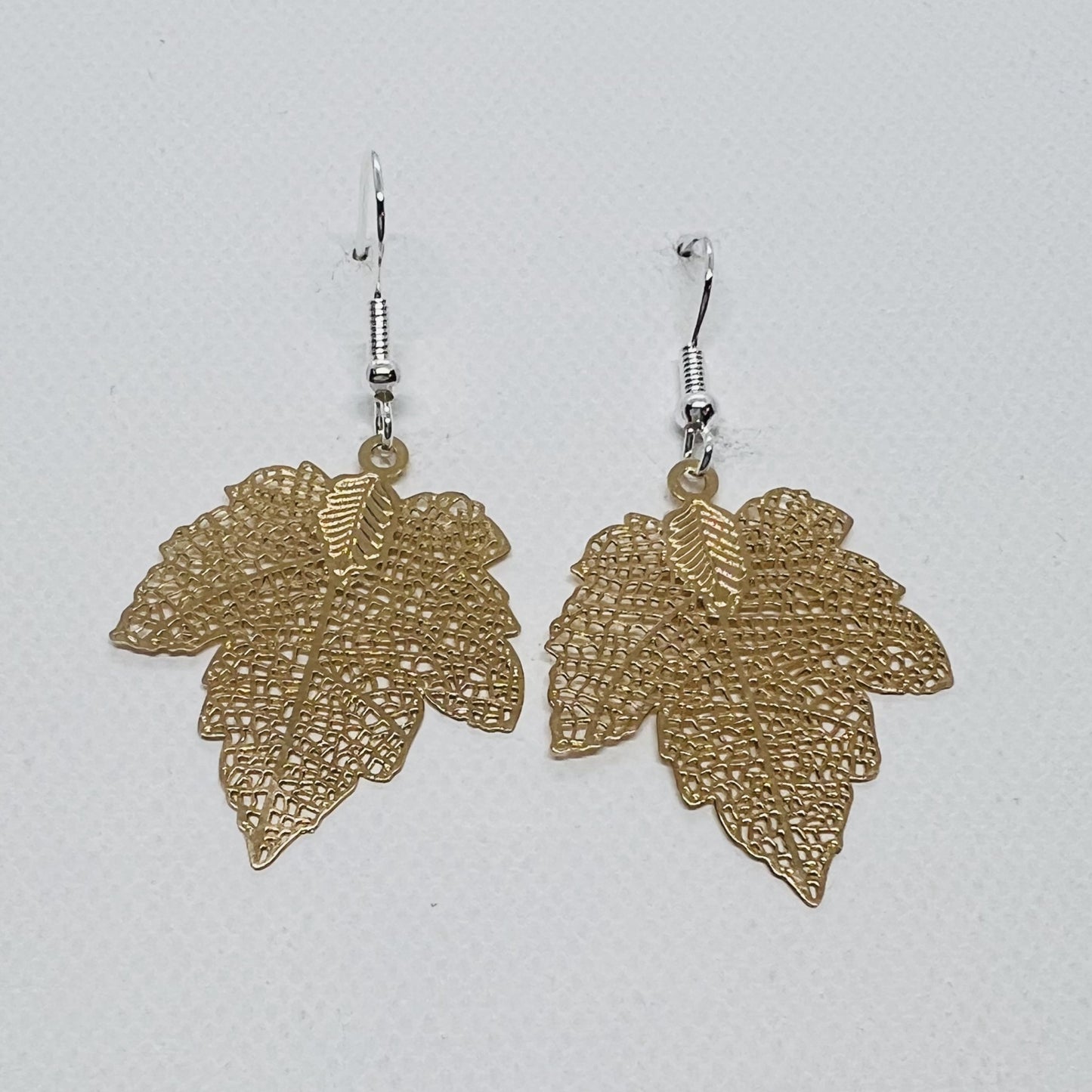 E2513 Golden Maple Leaves