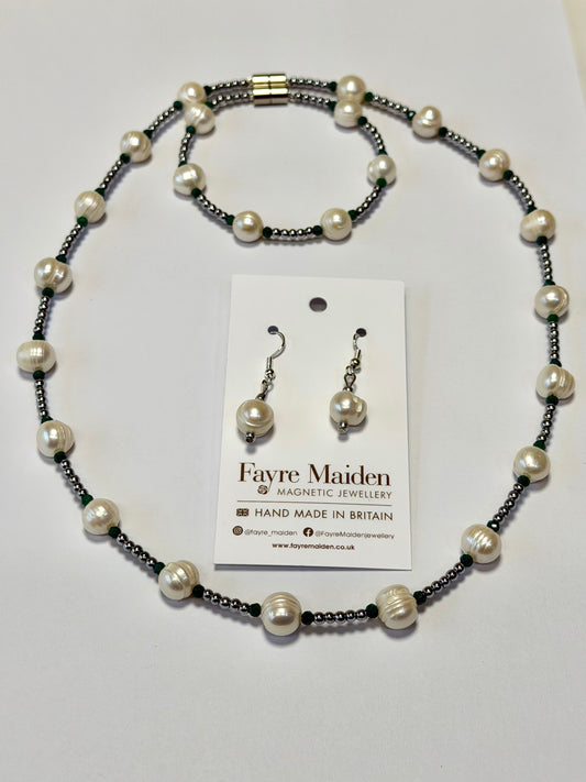 S1322 Freshwater Pearl & Teal Green Crystal